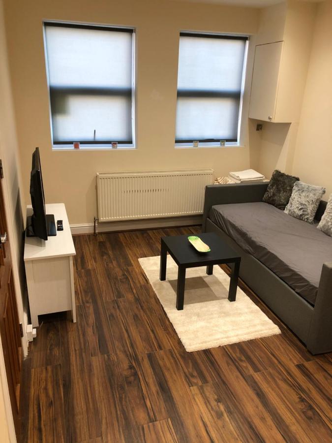 Greater London Holiday Let @ Hanwell Apartment Exterior photo